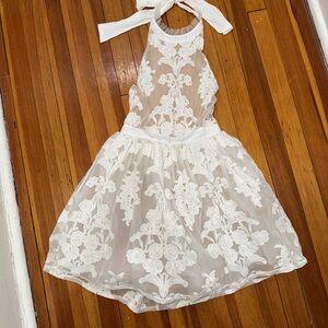 Elegant White Floral Backless Dress